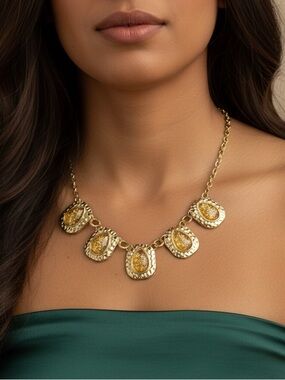 Paparazzi Necklace Gold Toned